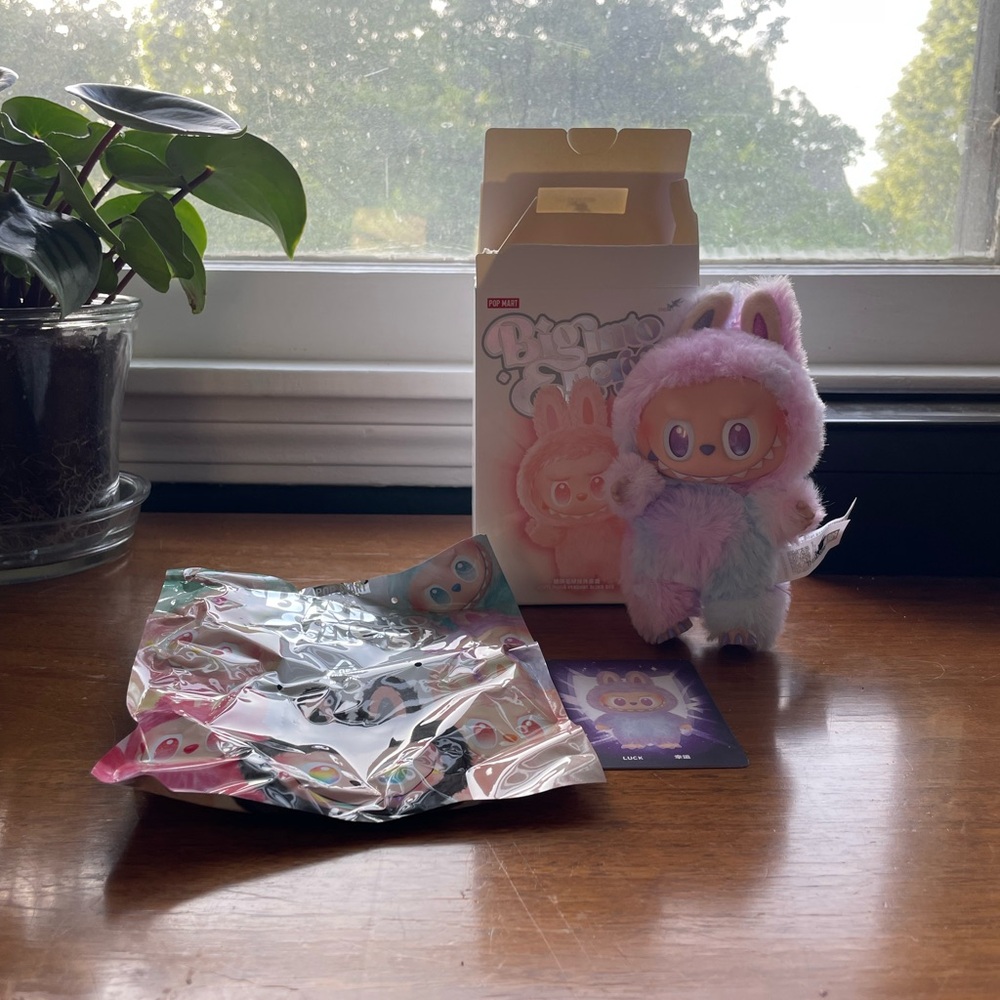 THE MONSTERS Labubu Big into Energy Luck
